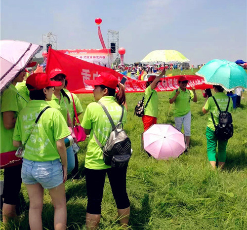 由重慶武陵鎮(zhèn)政府主辦、重慶樹上鮮集團等協(xié)辦的“大唐荔園”杯 武陵首屆龍舟賽，今天下午在武陵長江段隆重舉行！