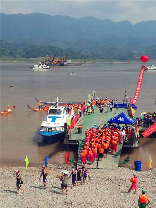 由重慶武陵鎮(zhèn)政府主辦、重慶樹上鮮集團等協(xié)辦的“大唐荔園”杯 武陵首屆龍舟賽，今天下午在武陵長江段隆重舉行！