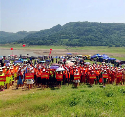 由重慶武陵鎮(zhèn)政府主辦、重慶樹上鮮集團等協(xié)辦的“大唐荔園”杯 武陵首屆龍舟賽，今天下午在武陵長江段隆重舉行！